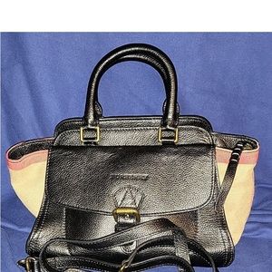 Vintage Burberry Shoulder/crossbody/tote. Soft leather. EUC Canterberry